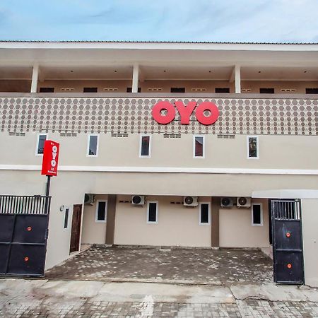 Super Oyo Capital O 134 Lg Residence Surabaya Kültér fotó