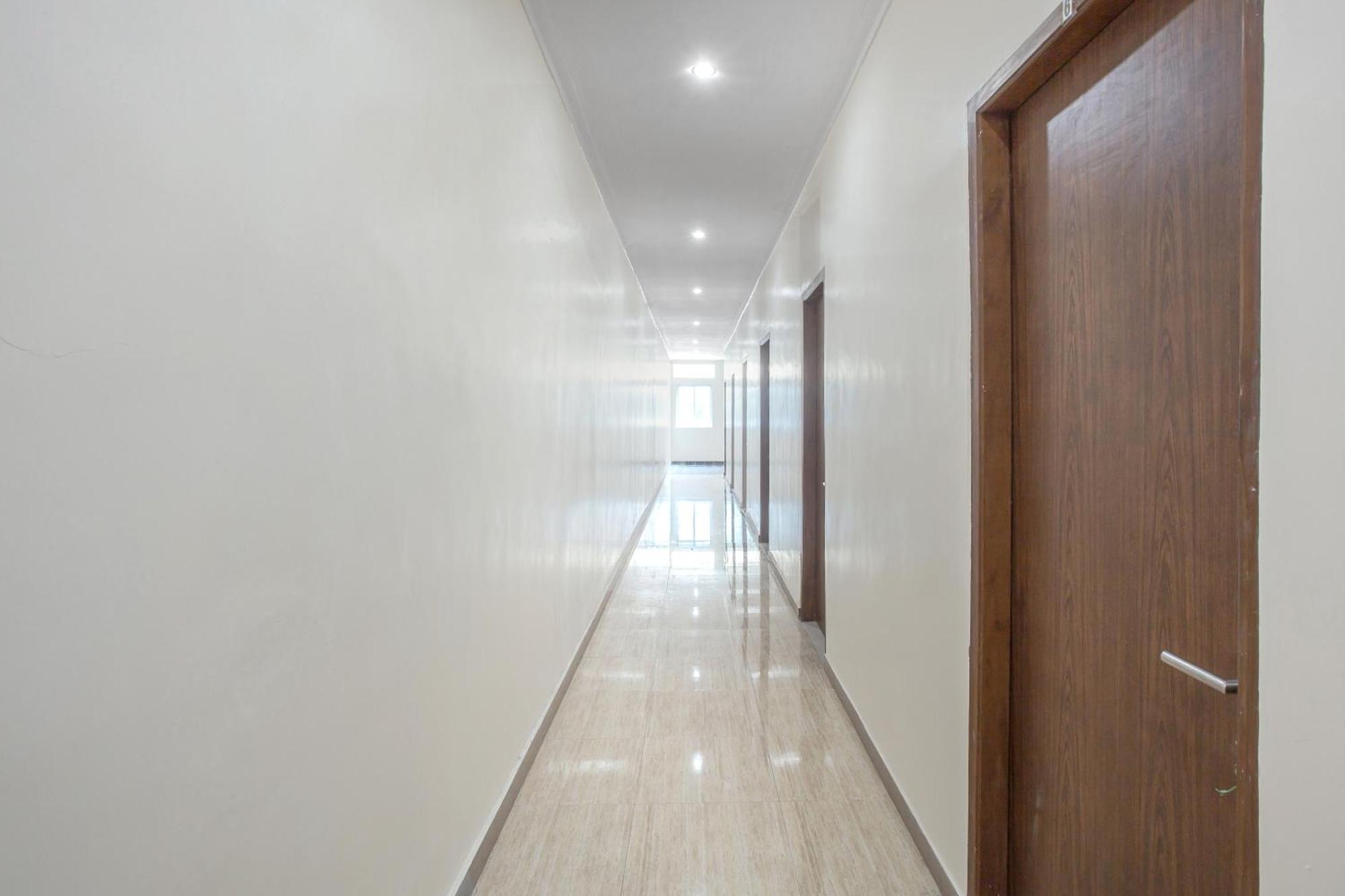 Super Oyo Capital O 134 Lg Residence Surabaya Kültér fotó